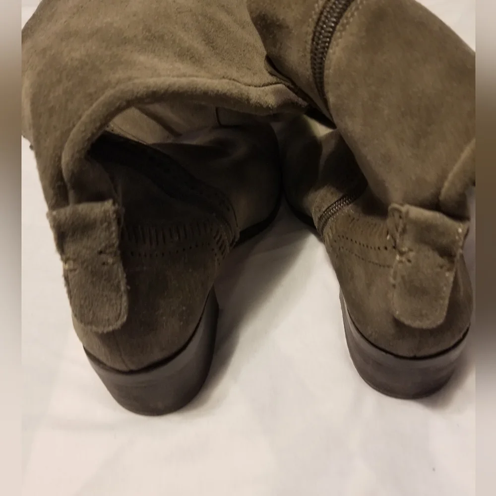 NWOT Vince Camute Karinda Over the Knee Boot Size 5M Color Olive Green/Gray